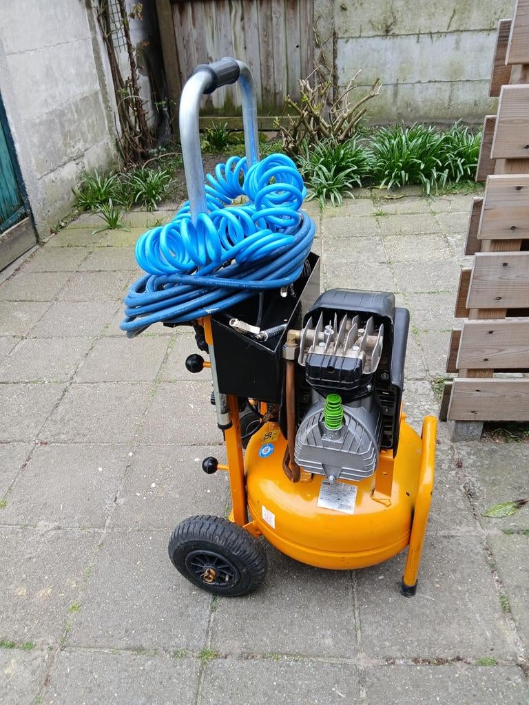 Stanley Bostitch 10 bar compressor 1850W met accessoires, Ophalen of Verzenden