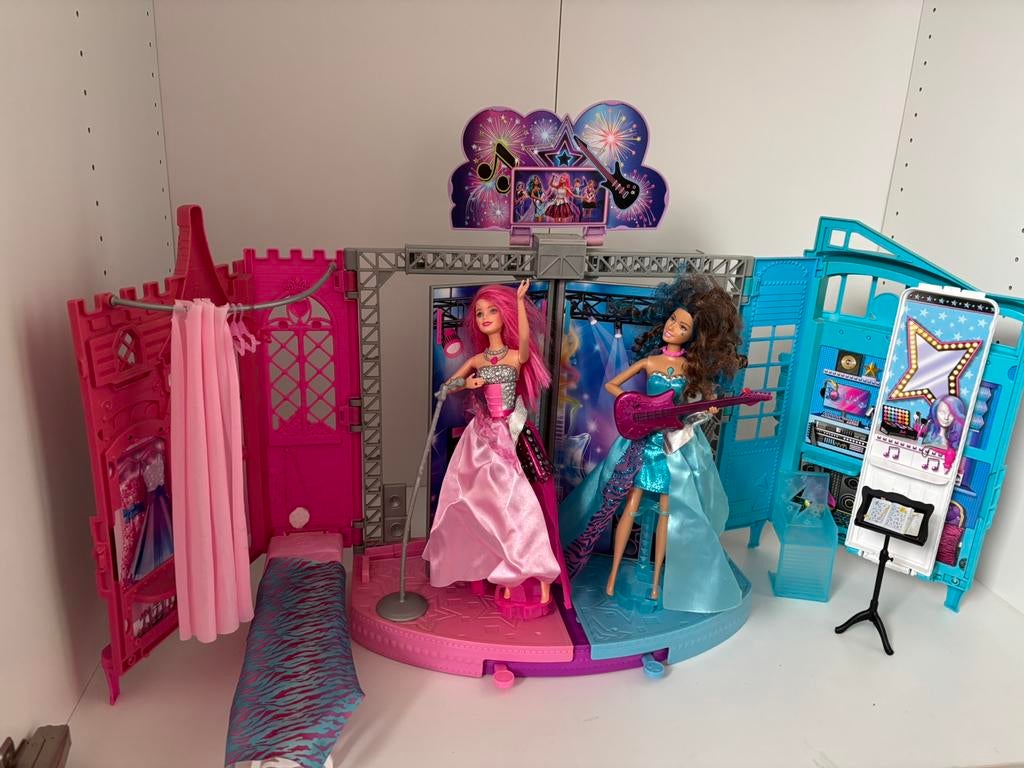 Complete barbieset: kledigkast, auto, 20 barbies en meer!, Ophalen of Verzenden, Gebruikt, Barbie