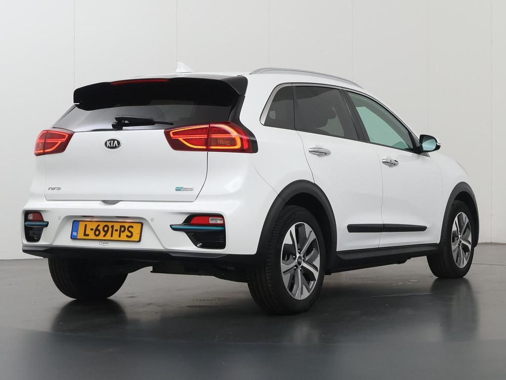 Kia e-Niro ExecutiveLine 64 kWh | Panoramadak | Stoel/Stuurw, Gebruikt, 1712 kg, Wit, 64 kWh