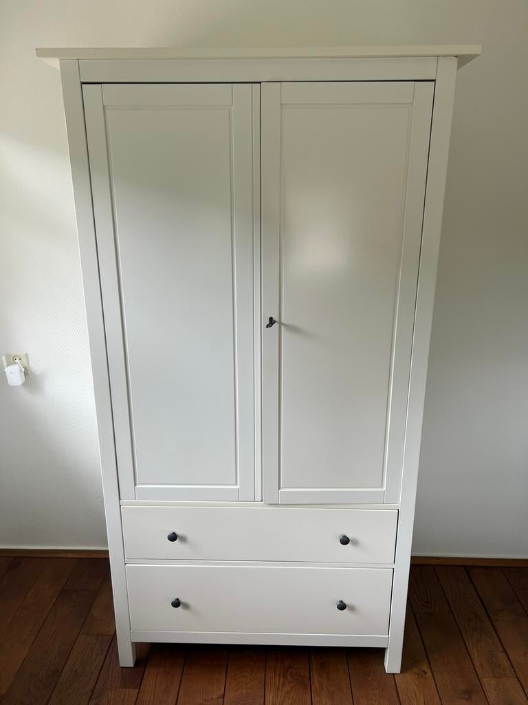 Ikea Hemnes kast plus 2  nachtkasjes, 100 tot 150 cm, Ophalen of Verzenden, Zo goed als nieuw, Minder dan 100 cm