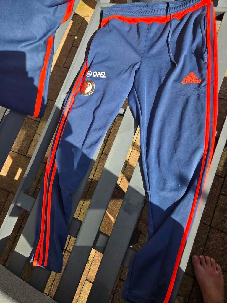 Traingspak maat M Feyenoord, Zo goed als nieuw, Adidas, Voetbal, Verzenden