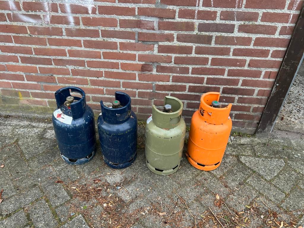 4 lege gasflessen, Ophalen, Gebruikt