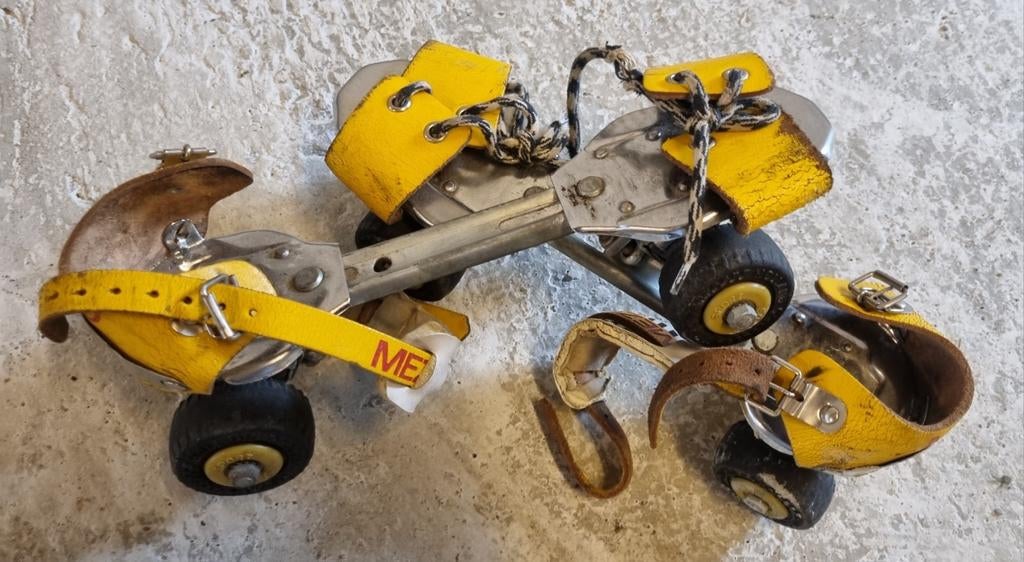 Gele vintage rolschaatsen van Mezo, Ophalen of Verzenden, Verstelbaar, Gebruikt