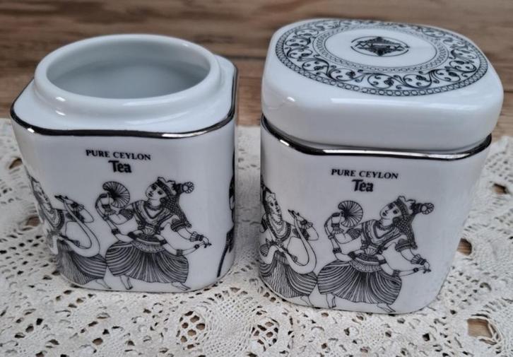 2 MLESNA porseleinen thee busjes, 1 zonder deksel, Ophalen of Verzenden