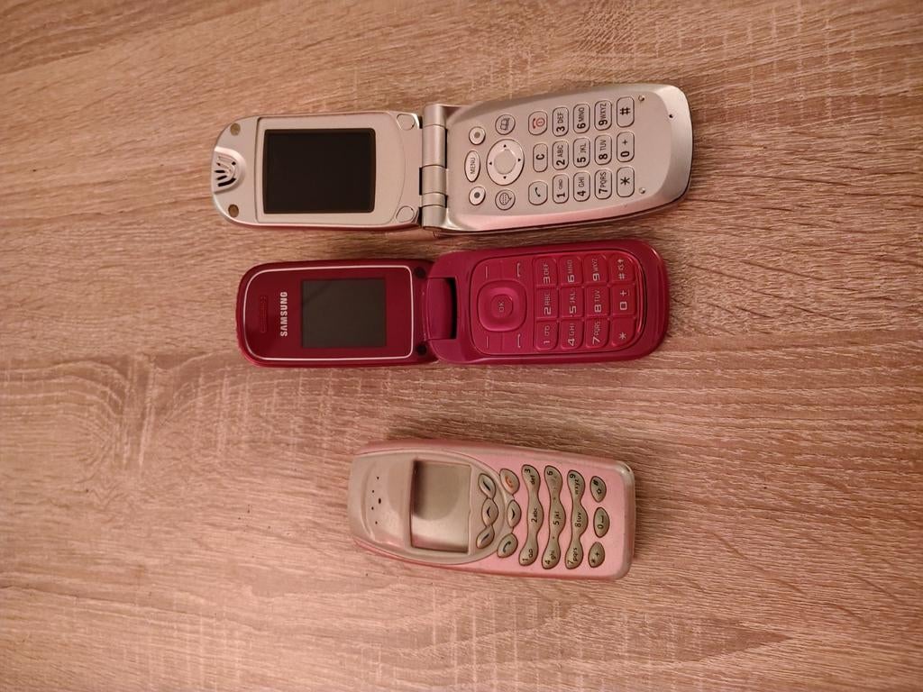 Partij van 3 vintage mobiele telefoons (Samsung), Telecommunicatie, Mobiele telefoons | Samsung, Gebruikt, Overige modellen, Overige kleuren