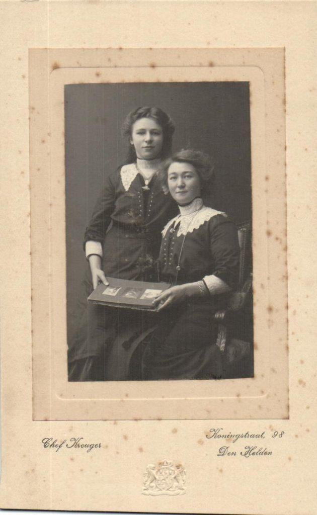 Kabinet foto - Chef Kreuger - Koningstraat -Den Helder, Gebruikt, Verzenden, Foto, Klederdracht