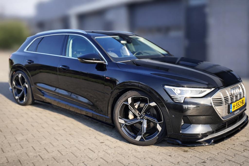 Dikke Audi E-tron Quattro, Auto's, Audi, Automaat, Stof, 1800 kg, Zwart