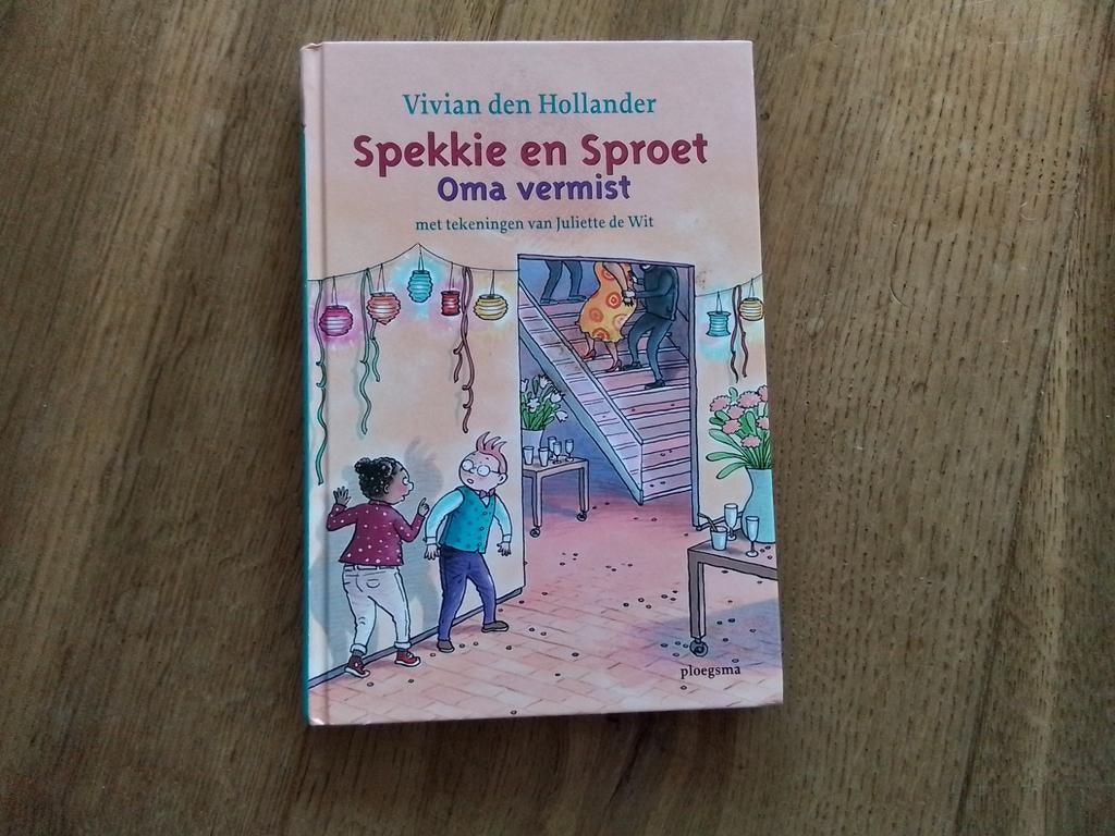 Boek Spekkie en Sproet oma is vermist., Ophalen of Verzenden, Zo goed als nieuw, Vivian den Hollander