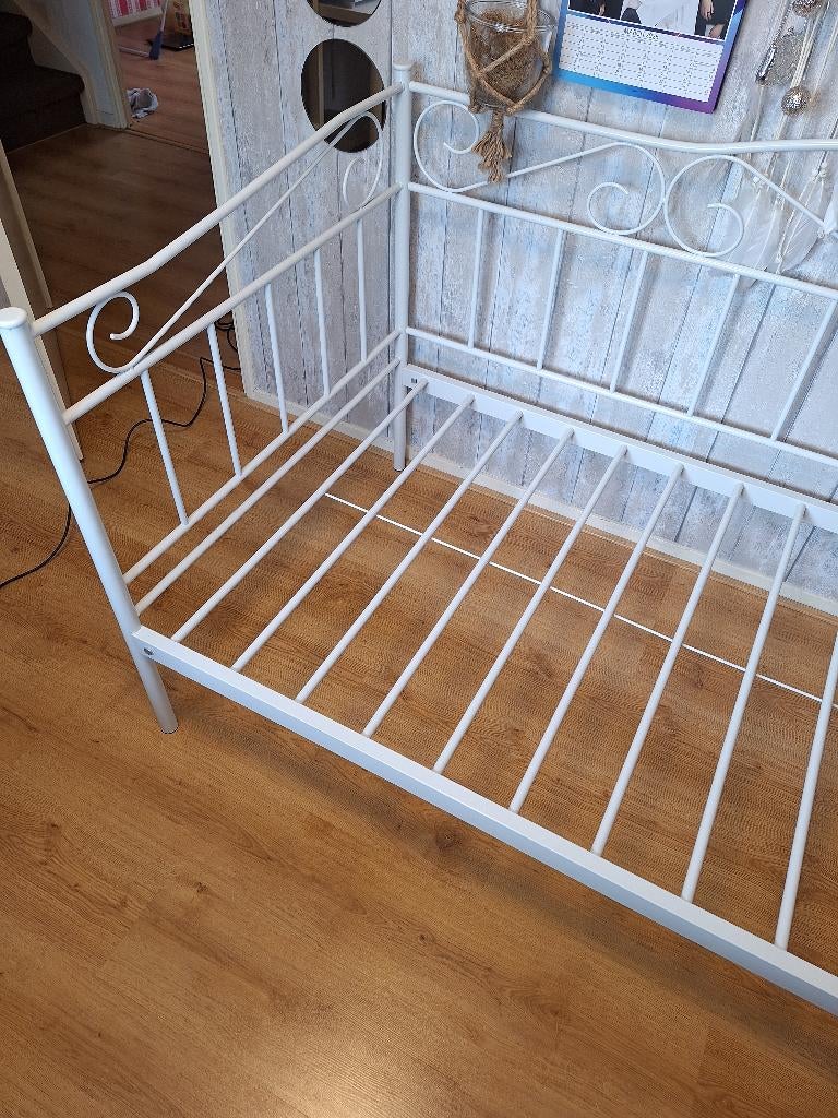 Meiden bed wit., Kinderen en Baby's, Ophalen, 85 tot 100 cm, Zo goed als nieuw, Matras