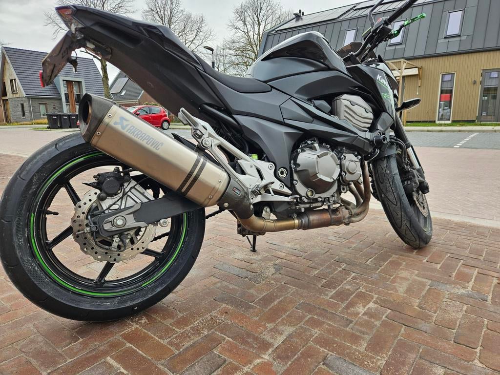 Kawasaki Z800 - Naked Bike met Akrapovic uitlaat, Motoren, Motoren | Kawasaki, 4 cilinders, Particulier, 800 cc, Minimaal motorrijbewijs A2