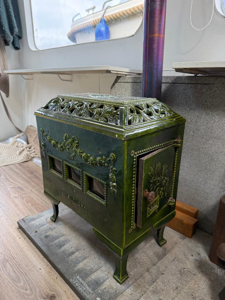 Antieke gietijzeren hout/sier kachel – groen geëmailleerd, Huis en Inrichting, Kachels, Ophalen, Gebruikt, Houtkachel, Vrijstaand