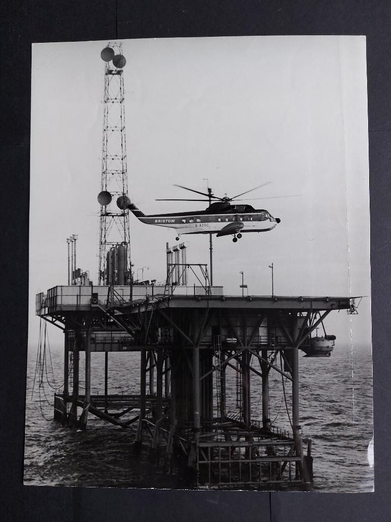 Foto van een Bristow Sikorsky S-61 (F813), Verzamelen, Luchtvaart en Vliegtuigspotten, Gebruikt, Kaart, Foto of Prent, Ophalen of Verzenden