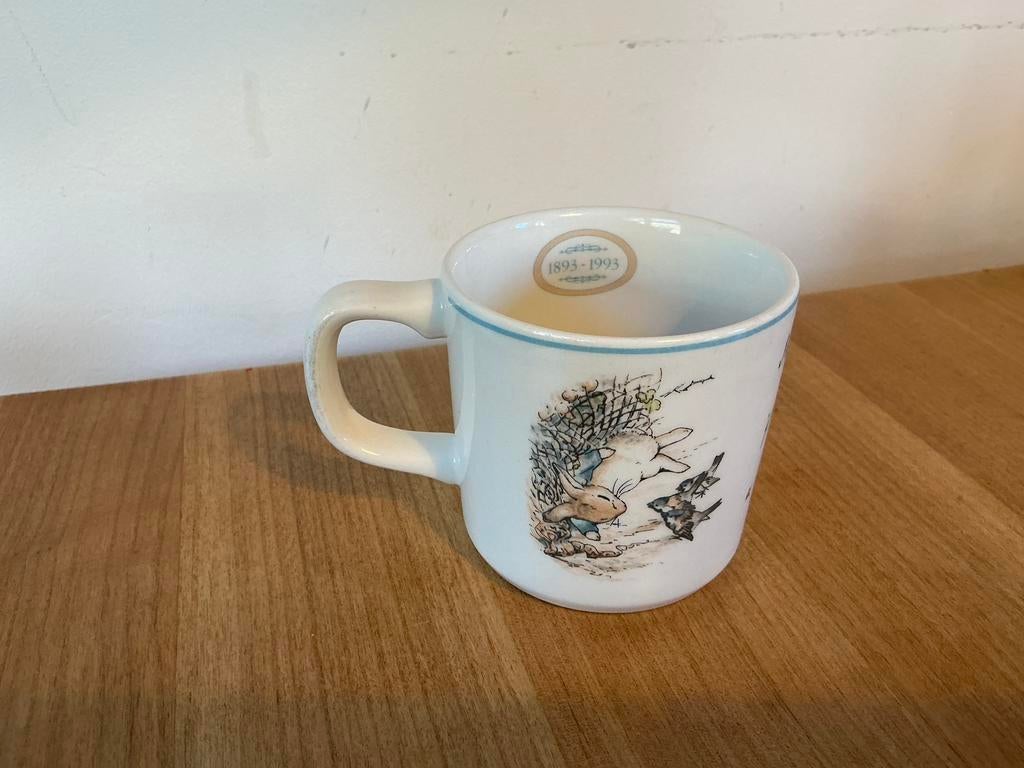 Mok - Beker - Peter Rabbit - jubileumbeker - Wedgwood, Huis en Inrichting, Keuken | Servies, Ophalen of Verzenden, Zo goed als nieuw