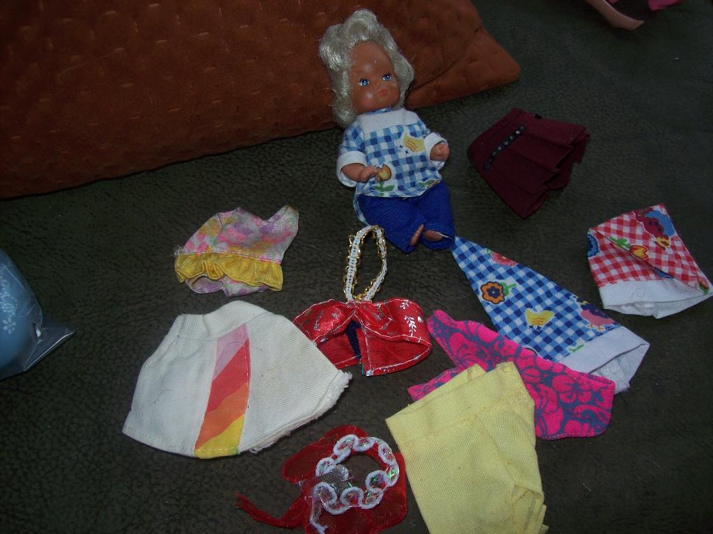 popje 13cm met leuke accesoires, Ophalen, Zo goed als nieuw, Overige typen