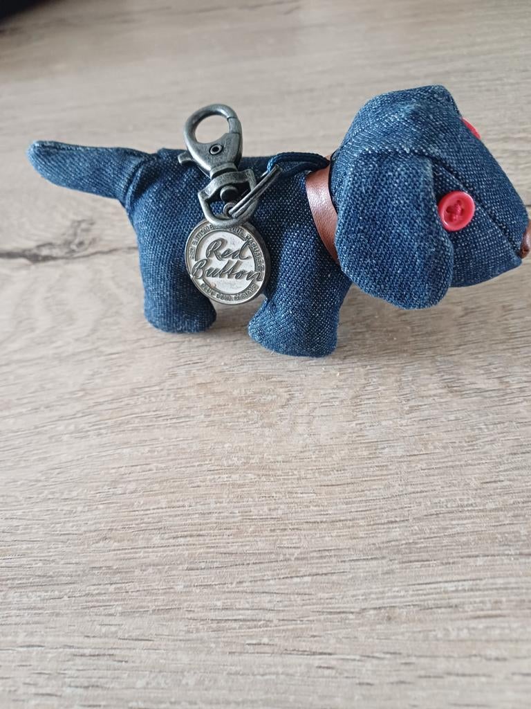 Red button sleutelhanger hondje, Ophalen of Verzenden