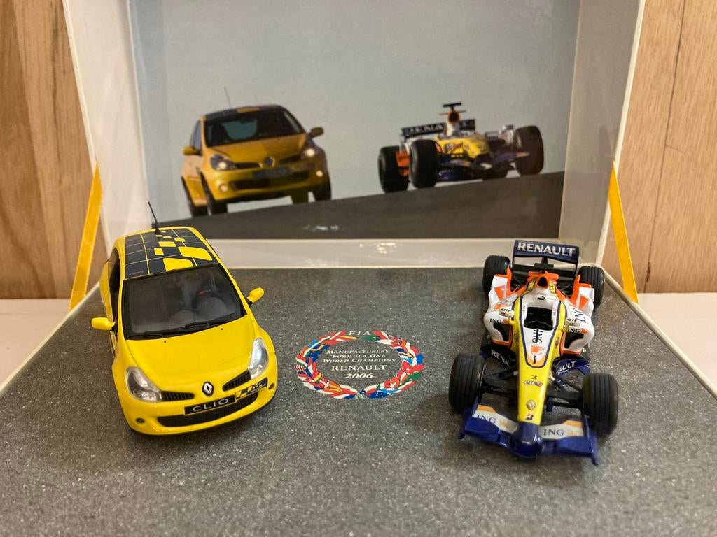 Set F1 Team F1 R27 - Renault Clio RS, Ophalen of Verzenden, Auto, MiniChamps