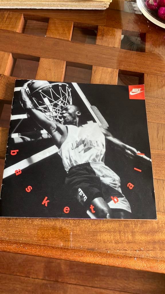 Micheal jordan , nike catalogus , air jordan 7, Ophalen of Verzenden, Zo goed als nieuw, Schoenen