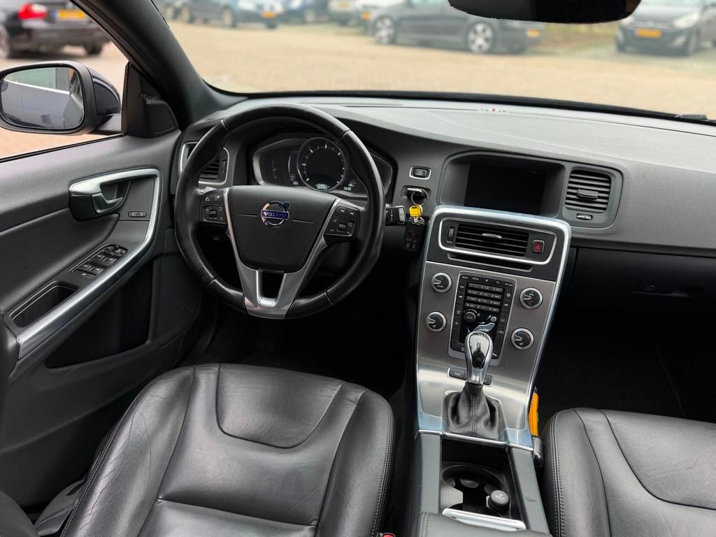 Volvo V60 2.4 D6 Twin Engine Momentum Automaat Airco Navi Cr, Auto's, Adaptive Cruise Control, Blauw, 68 pk, 1880 kg