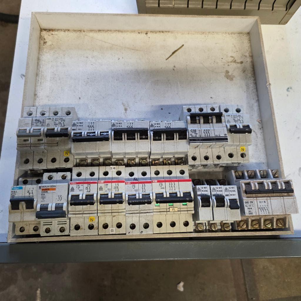 PARTIJ INSTALLATIEAUTOMATEN DIVERSE SOORTEN 230 VOLT, Ophalen of Verzenden, Gebruikt