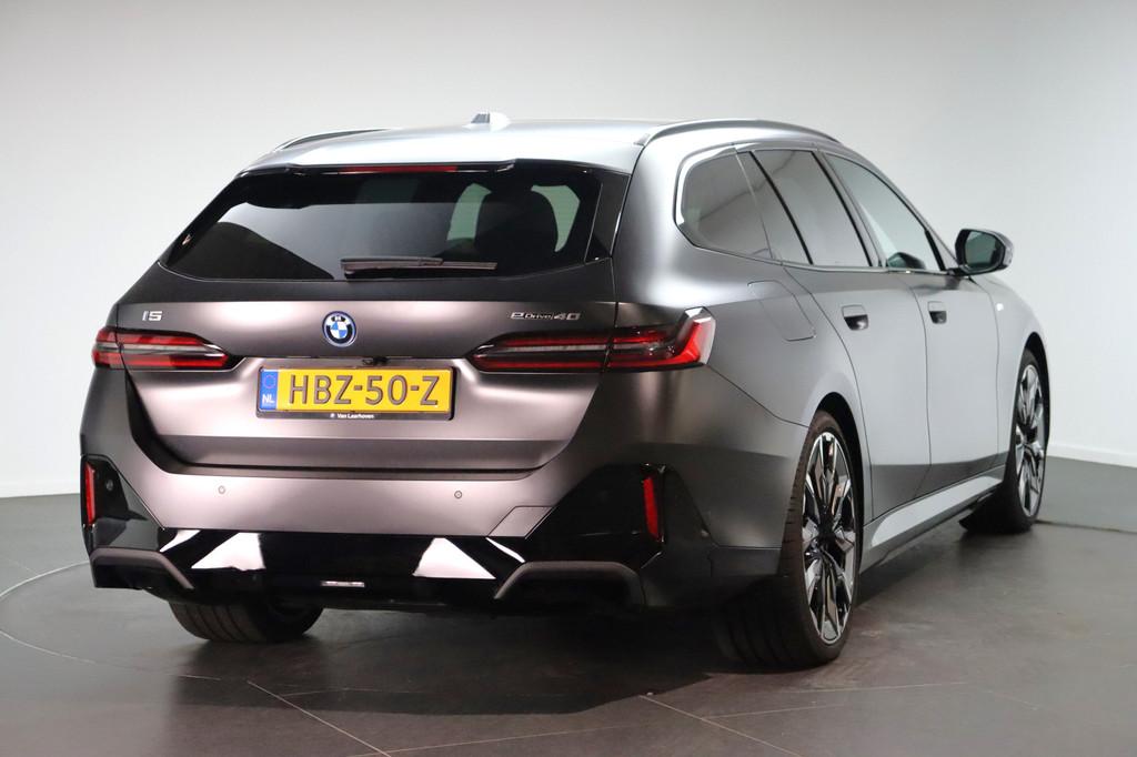 BMW i5 eDrive40 M Sport / Panoramadak / Trekhaak / Adaptief, Achterwielaandrijving, Gebruikt, Zwart, Met garantie (alle)