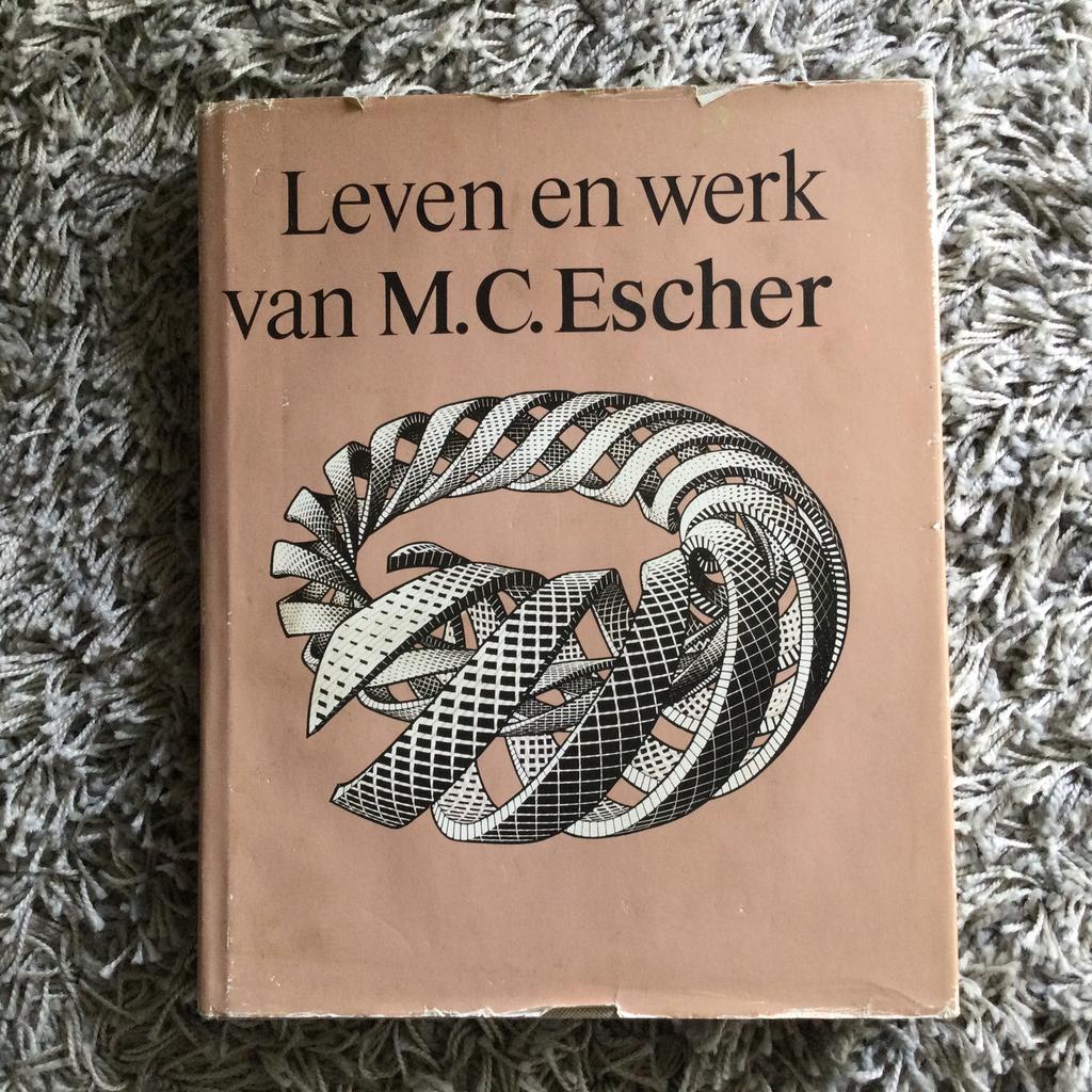 Leven en werk van M.C.Escher., Boeken, Ophalen of Verzenden, Gelezen, Grafische vormgeving