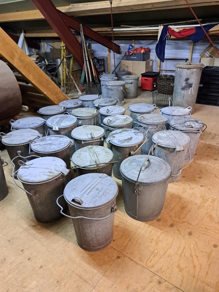 Zinken prullenbak afvalbak, Huis en Inrichting, 40 liter of meer, Ophalen, Gebruikt, Minder dan 50 cm