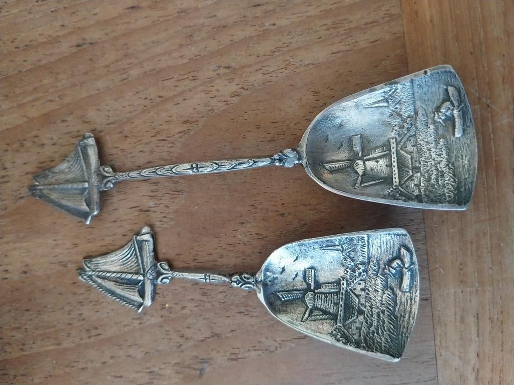 Set van 2 antieke zilveren lepels met molen en boot, Ophalen of Verzenden