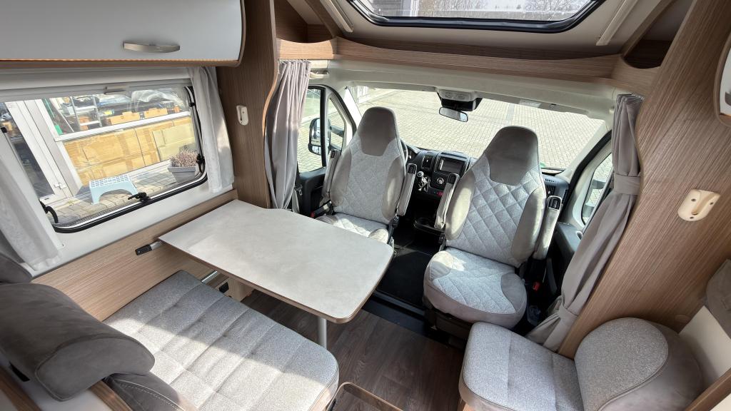 Enkele bedden|Hefbed De Carado T338 Clever Edition '2021, Chemisch toilet, Ringverwarming, 7 tot 8 meter, Bedrijf