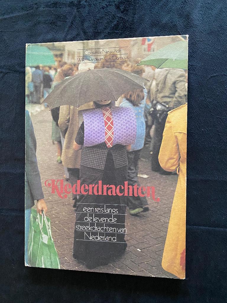 Klederdrachten van Constance Nieuwhoff, Boeken, Ophalen of Verzenden