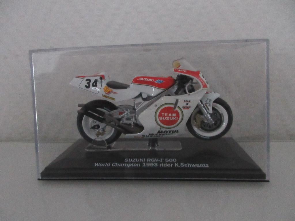 Suzuki RGV-I 500, rider K. Schwantz, schaalmodel motor, Verzamelen, Overige Verzamelen, Nieuw, Ophalen of Verzenden