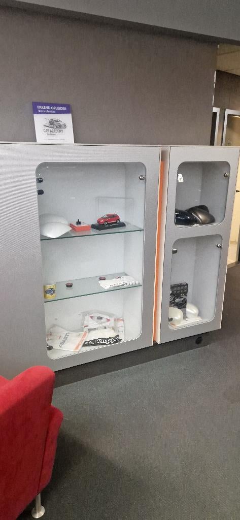 Auto Showroom-inrichting diversen, Auto diversen, Ophalen