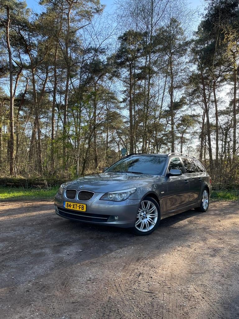 BMW 5-Serie 3.0 I 525 Touring AUT 2007 Grijs, Achterwielaandrijving, Zwart, 2000 kg, 2996 cc
