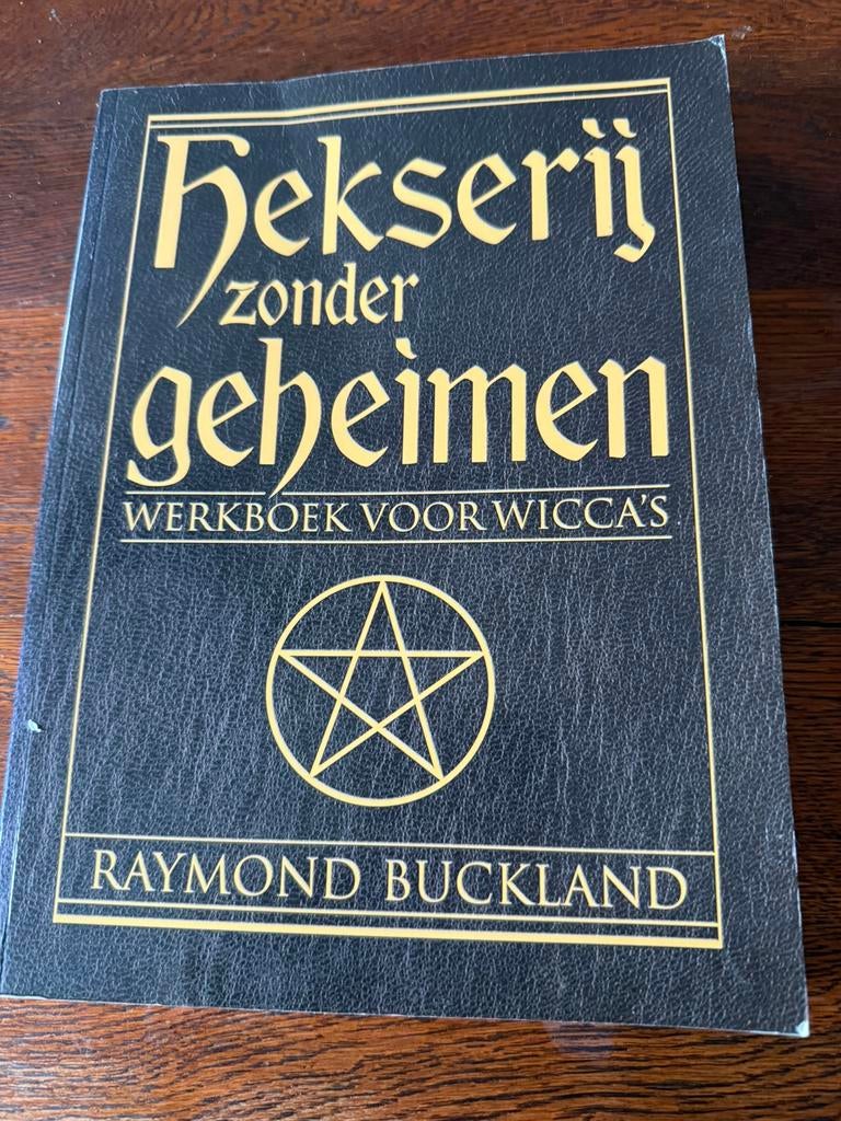 Hekserij zonder geheimen werkboek wicca's- Raymond Buckland, Boeken, Ophalen of Verzenden, Zo goed als nieuw, Spiritualiteit algemeen
