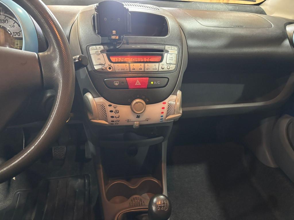 Peugeot 107 1.0-12V Urban Move 5-Deurs 2010 Airco, Voorwielaandrijving, Gebruikt, 68 pk, Origineel Nederlands