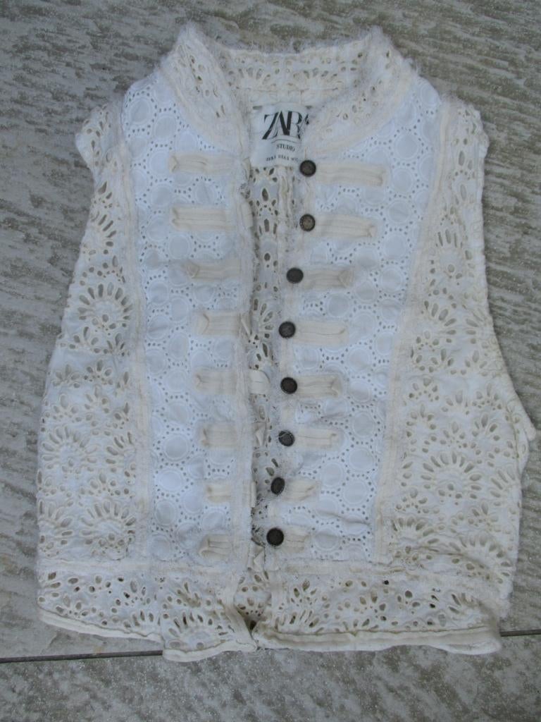 Ecru / wit gilet vestje broderie maat S Zara, Ophalen of Verzenden, Zo goed als nieuw, Maat 36 (S), Wit