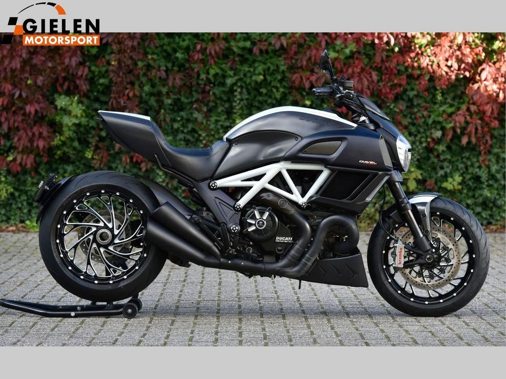 DUCATI Diavel Carbon Full Opties 2016 - foto 2