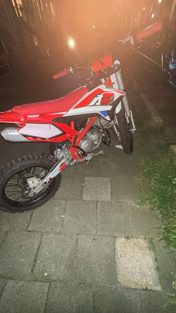 Apollo thunder 150 cc crossmotor, Fietsen en Brommers, Brommers | Crossbrommers, Zo goed als nieuw, Overige merken, Ophalen