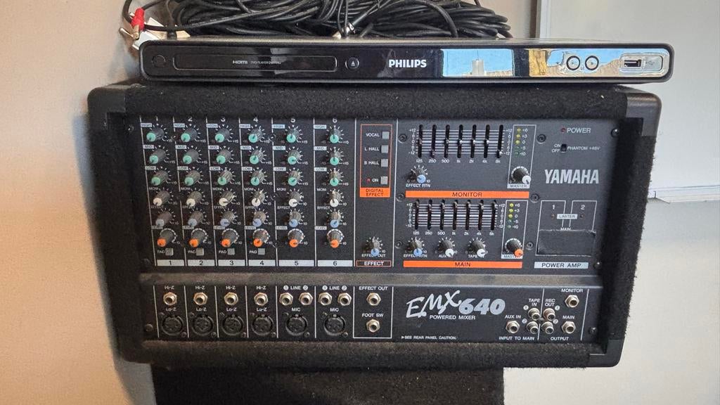 Yamaha EMX 640 Powermixer met 2x Yamaha SV12 speakers, Ophalen, Gebruikt, Minder dan 500 watt, P.A.