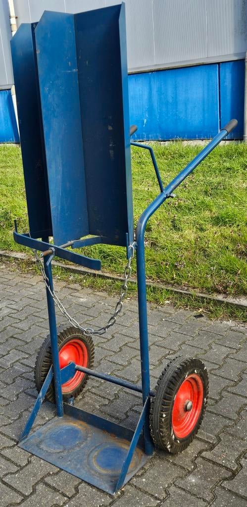 Gasflessenwagen. Bestemd voor gasflessen., Ophalen