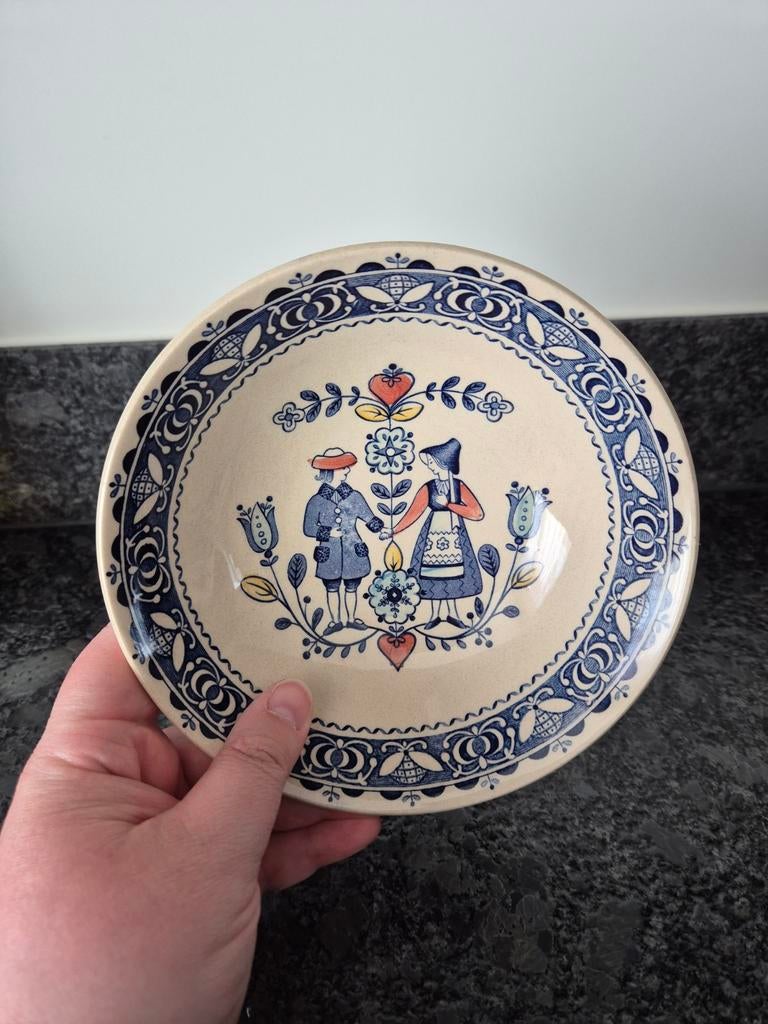 Johnson Bros Staffordshire Hearts & Flowers schaaltje, Antiek en Kunst, Antiek | Wandborden en Tegels, Ophalen of Verzenden