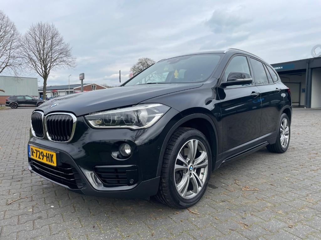 BMW X1 20i VOL OPTIES 119dkm RECENT ONDERHOUD DIRECT RIJDEN, 1998 cc, Zwart, 2000 kg, Zwart