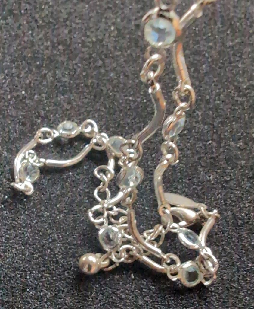 Mkm design zilverkleurige ketting met geslepen kwarts strass, Sieraden, Tassen en Uiterlijk, Kettingen, Ophalen of Verzenden, Zilver