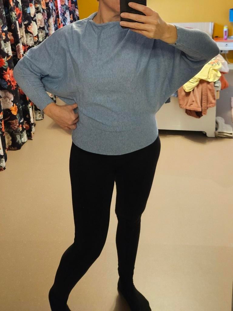 Blauwe trui vleermuismouwen M - € klein prijsje, Kleding | Dames, Truien en Vesten, Maat 38/40 (M), Blauw, Ophalen of Verzenden