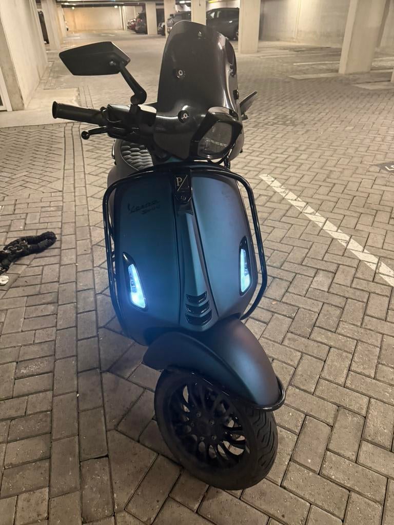 Vespa sprint - Bomvol, Fietsen en Brommers, Scooters | Piaggio, Ophalen, Zo goed als nieuw, Benzine, Overige modellen