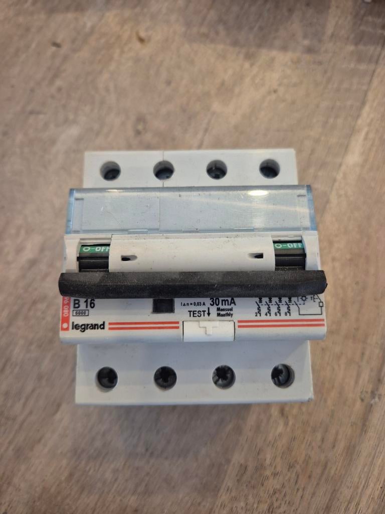 Legrand Aardlekautomaat 3P B16 30mA, Ophalen of Verzenden, Gebruikt, Schakelaar