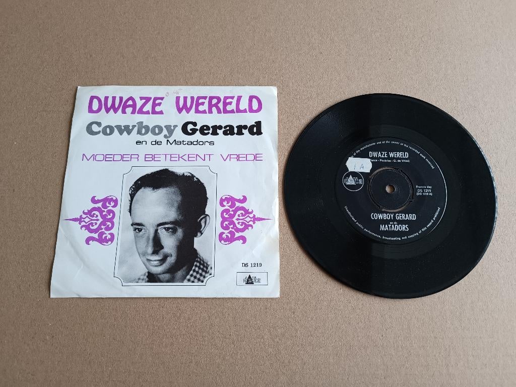 Single: Cowboy Gerard En De Matadors - Dwaze Wereld (1966), Ophalen of Verzenden, Gebruikt, 7 inch, Nederlandstalig
