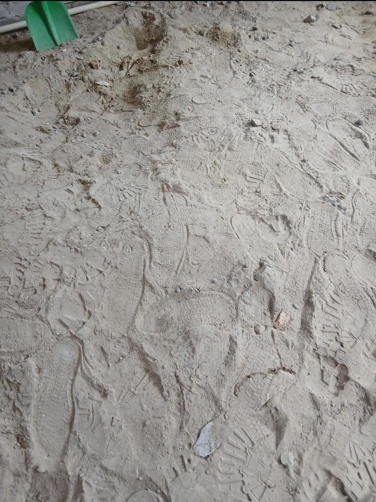 GRATIS OPHALEN
 2,5 kuub zand met puin., Tuin en Terras, Zand, Ophalen, Zo goed als nieuw, Ophoogzand