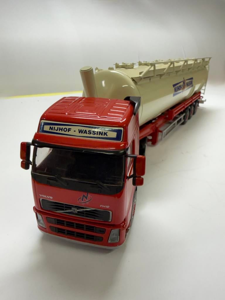 Vrachtwagen miniaturen Volvo FH2 Nijhof Wassink 1:50, Ophalen of Verzenden, Zo goed als nieuw, Bus of Vrachtwagen