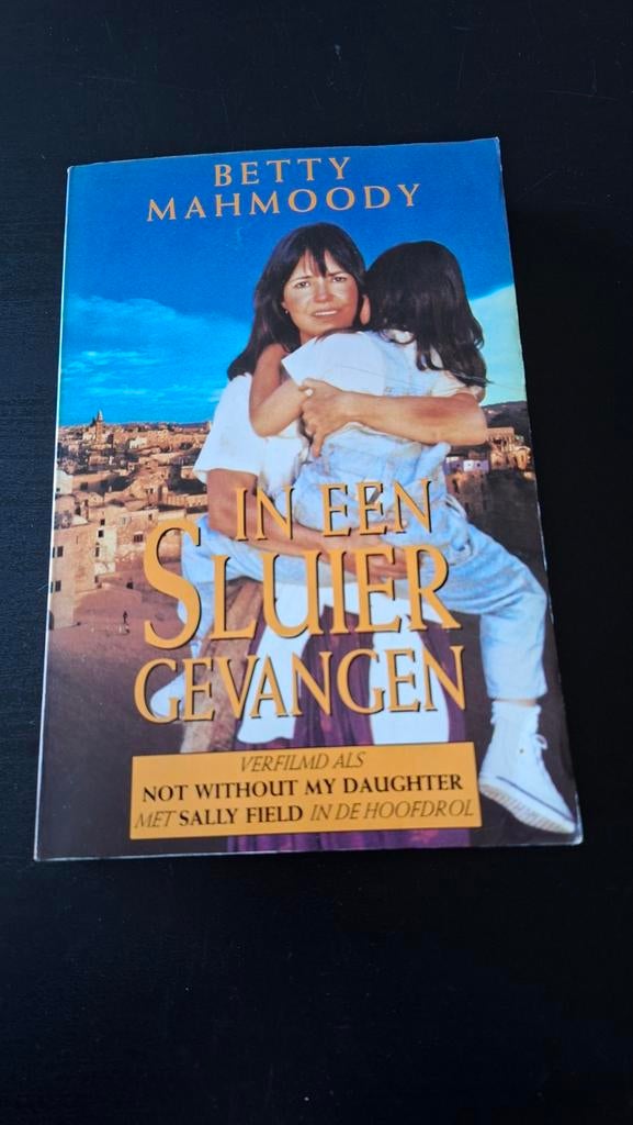 In een sluier gevangen - Waargebeurd verhaal, Boeken, Ophalen of Verzenden