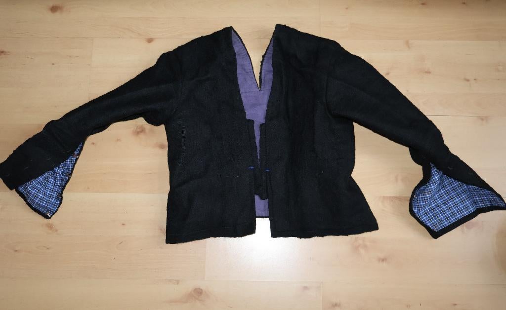 wollen jakje; het 'buissie', Staphorster klederdracht, Antiek en Kunst, Antiek | Kleding en Accessoires, Ophalen of Verzenden